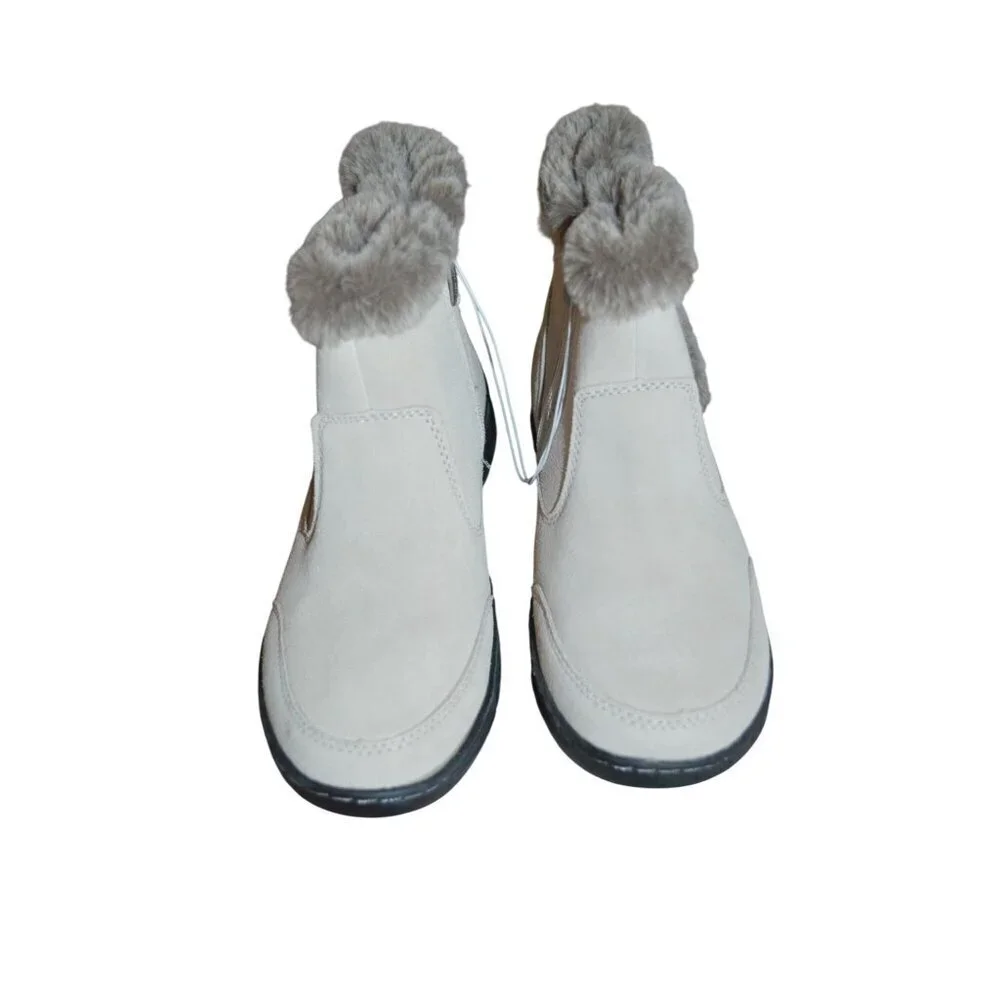 NWOT Khombu Iris All Weather Boots Cream Off White Women Size 8 Winter Gorpcore